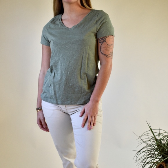 Hunter Green Everyday V-neck Tee - Picture 4 of 4